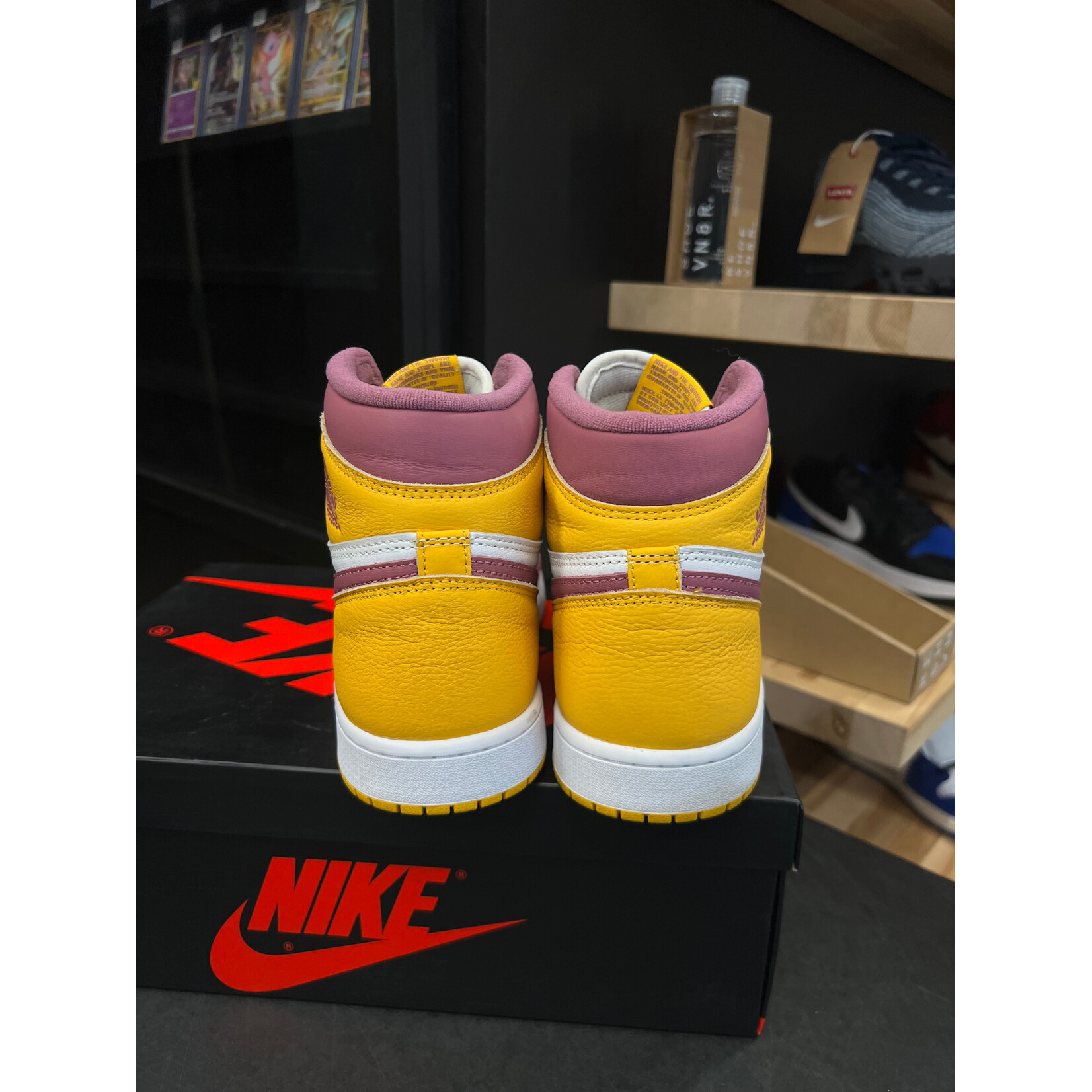 Jordan Jordan 1 Retro High OG Brotherhood Size 10.5, PREOWNED