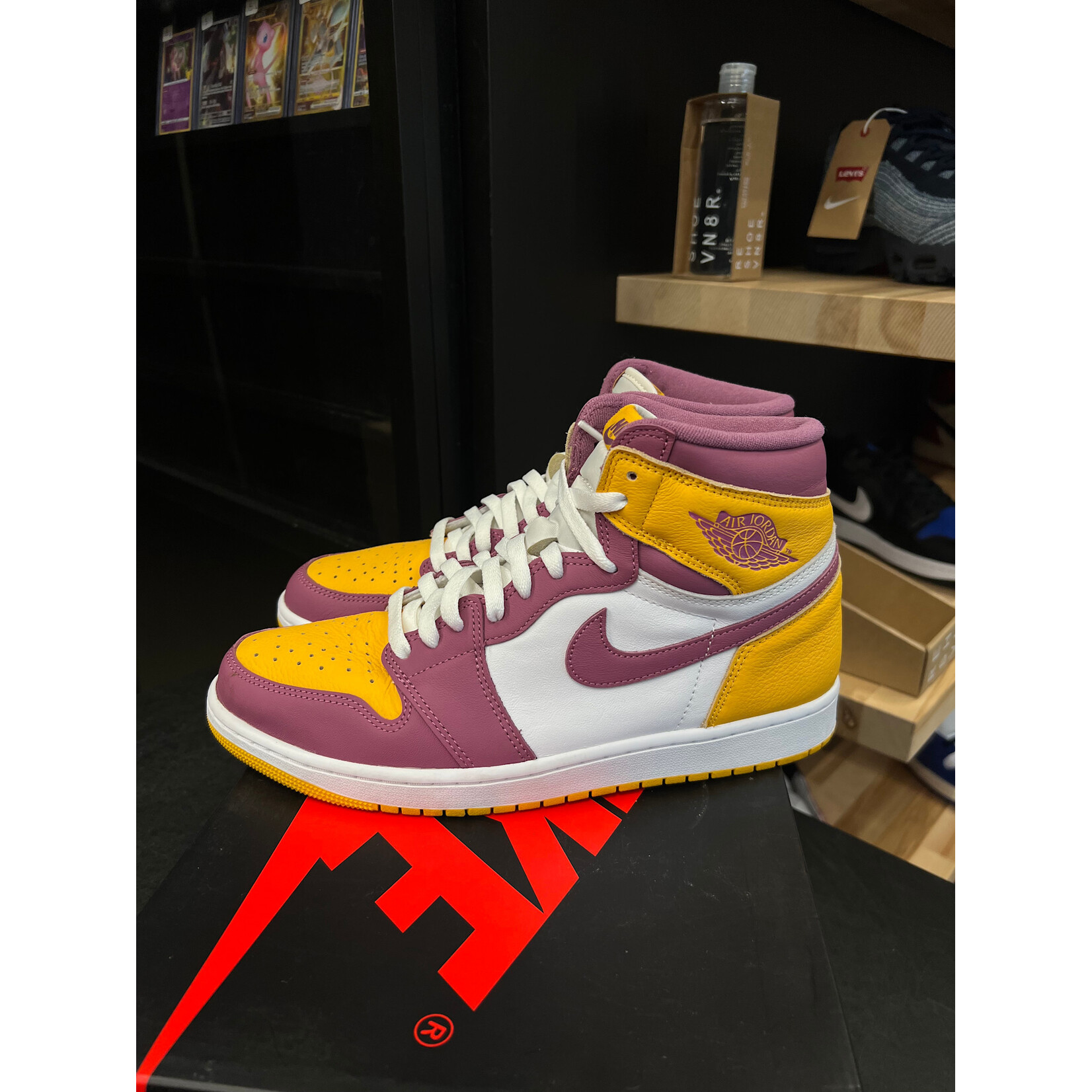 Jordan Jordan 1 Retro High OG Brotherhood Size 10.5, PREOWNED