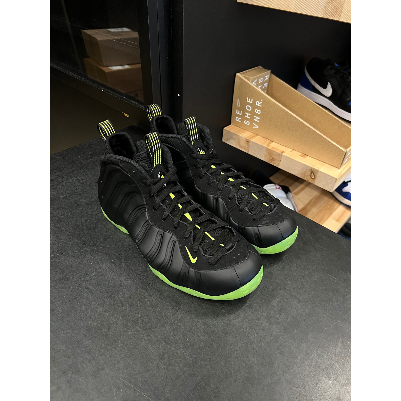 Nike Nike Air Foamposite One Black Volt Size 10.5, PREOWNED