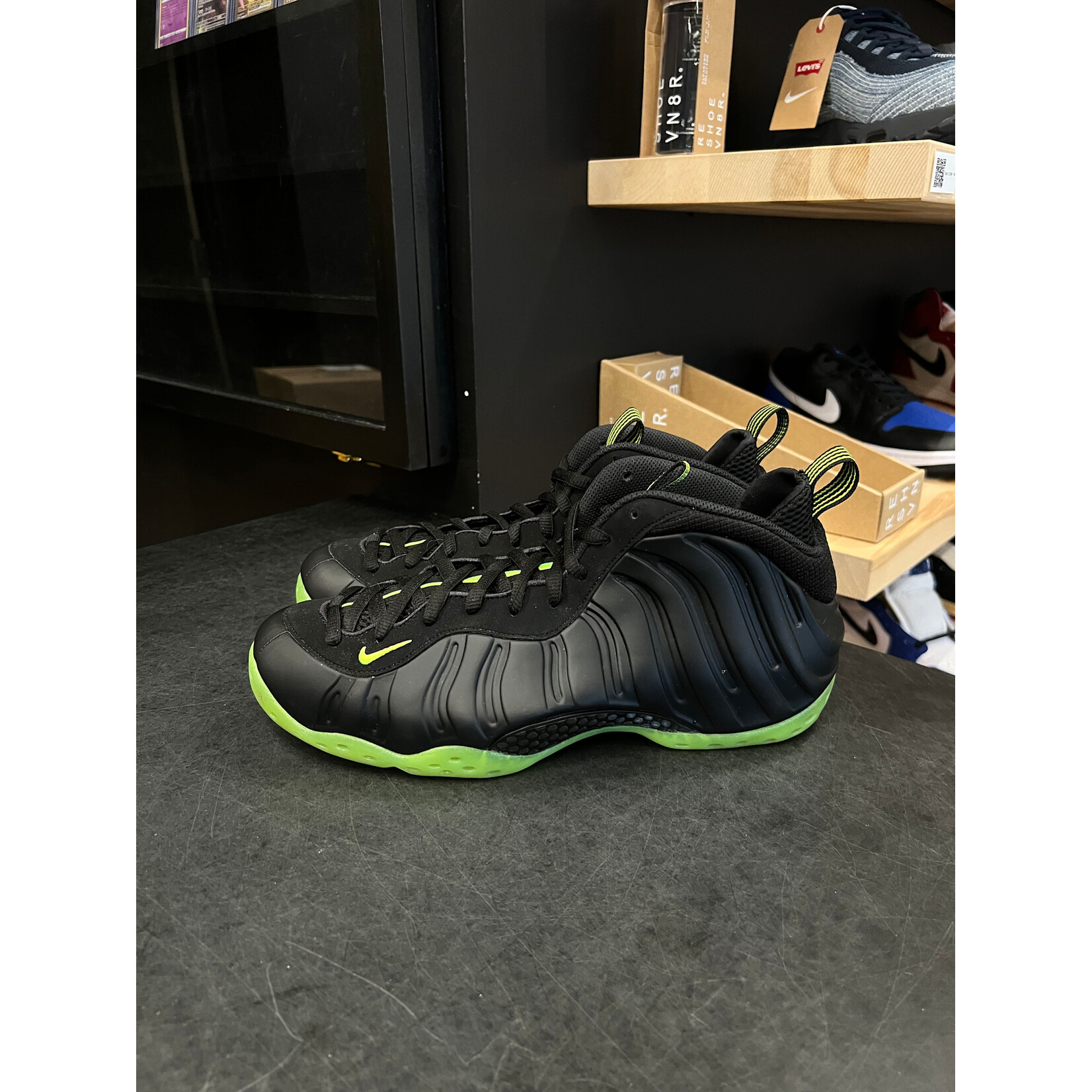 Nike Nike Air Foamposite One Black Volt Size 10.5, PREOWNED
