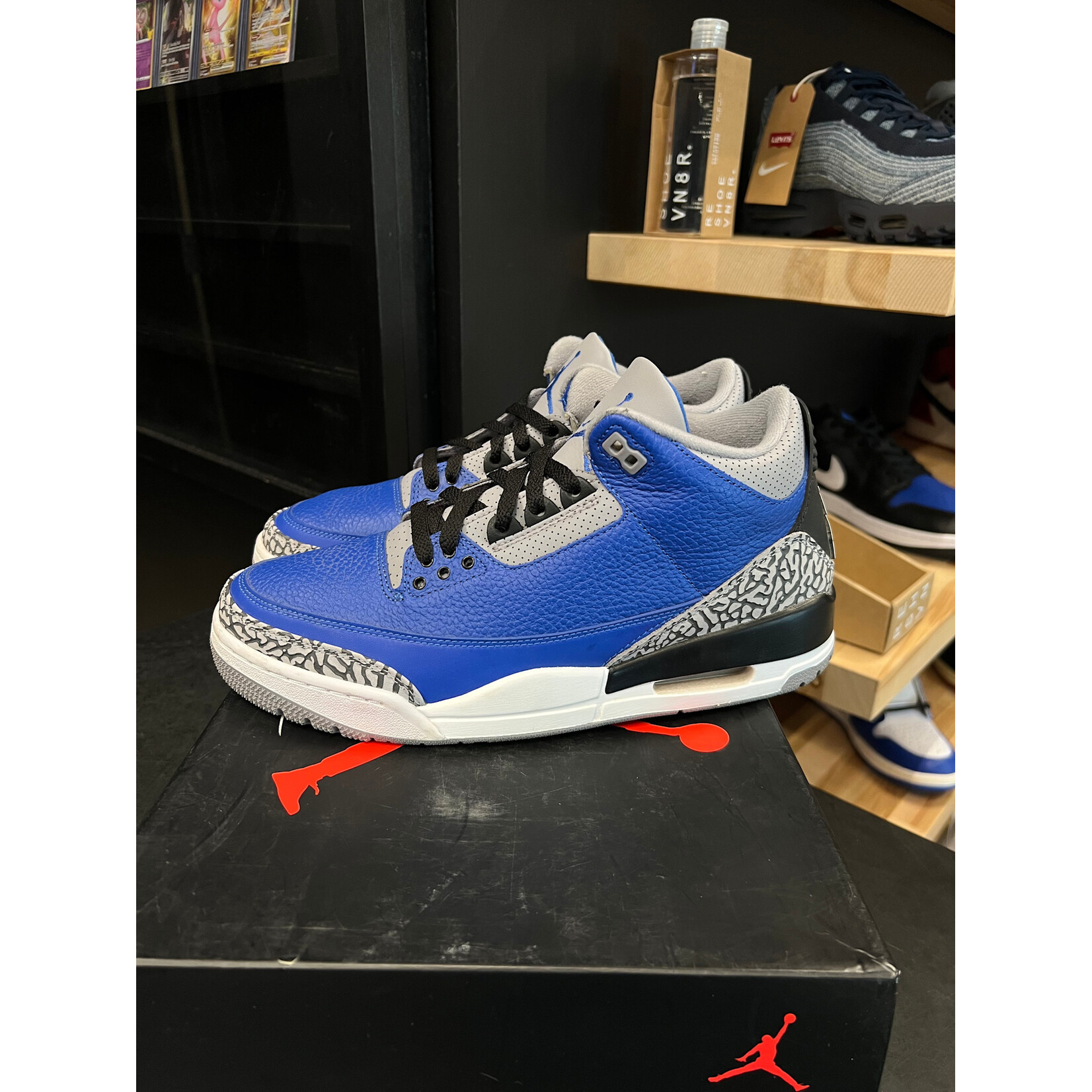 Jordan Jordan 3 Retro Varsity Royal Cement Size 9.5, PREOWNED