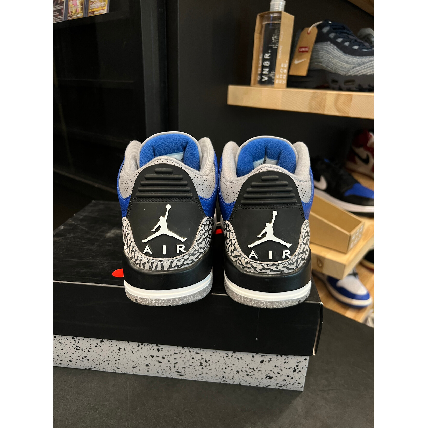 Jordan Jordan 3 Retro Varsity Royal Cement Size 9.5, PREOWNED