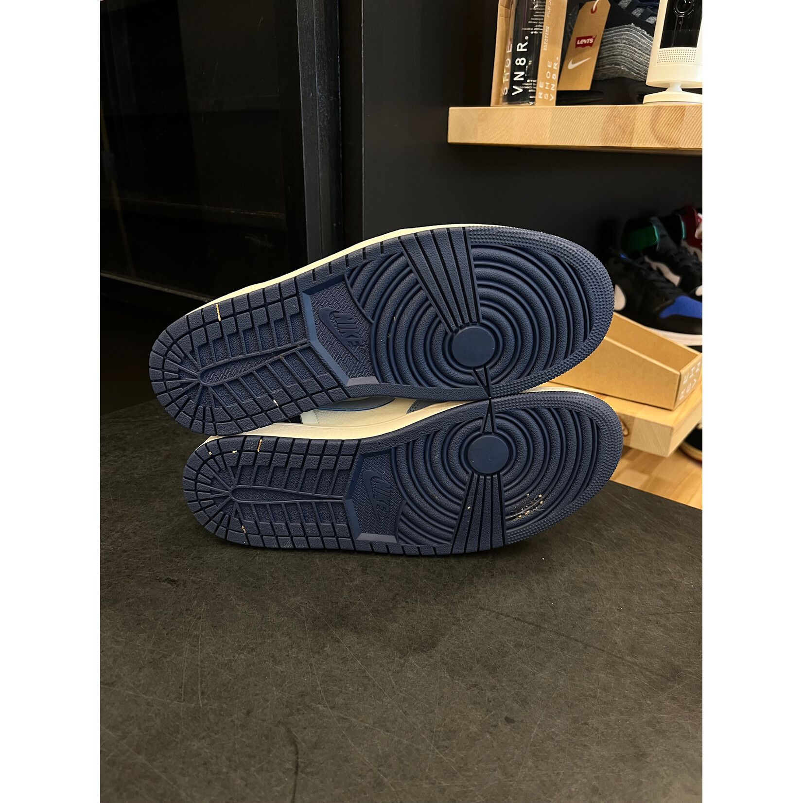 Jordan Jordan 1 High OG First in Flight (Women's) Size 11.5W, PREOWNED