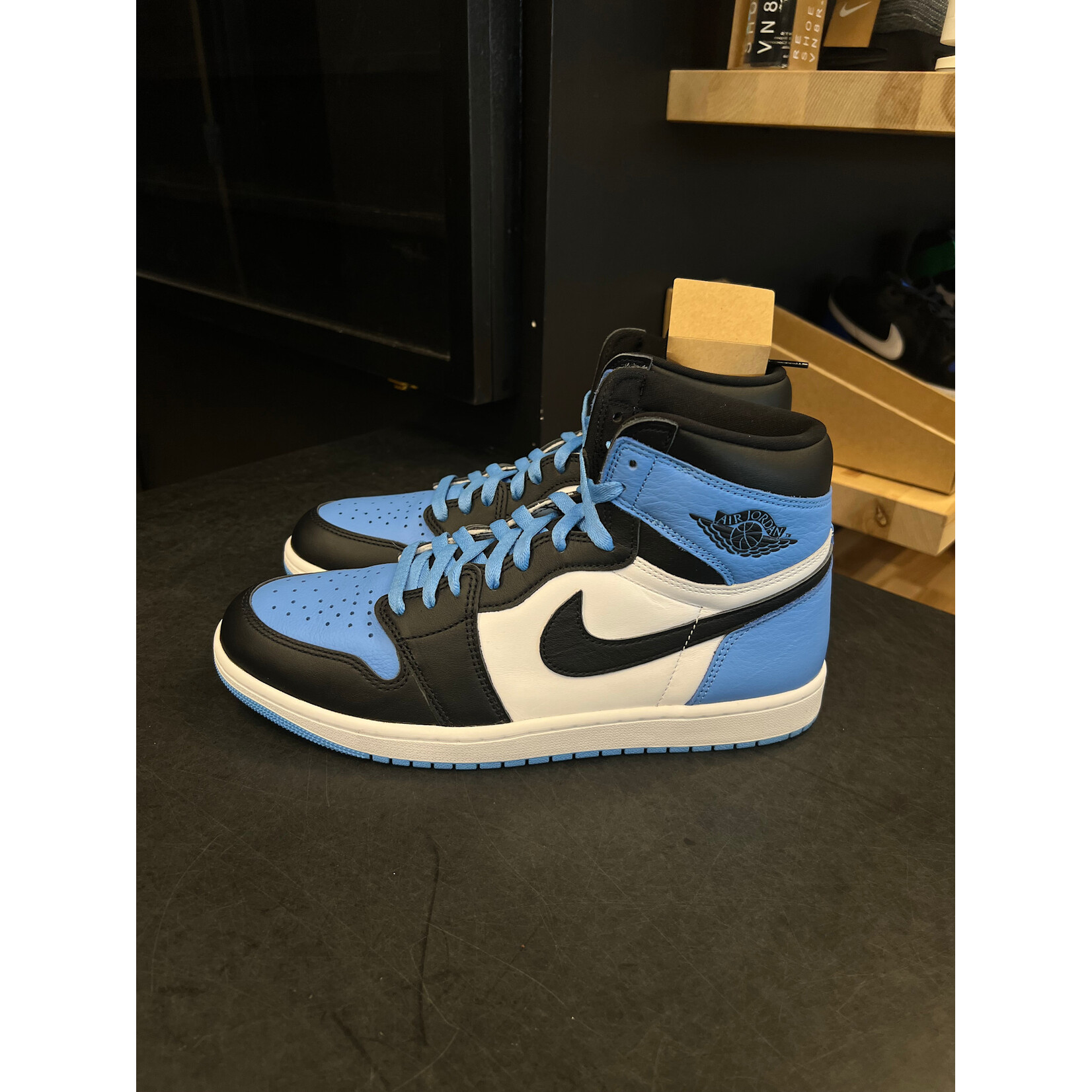 Jordan Jordan 1 Retro High OG UNC Toe Size 11, PREOWNED