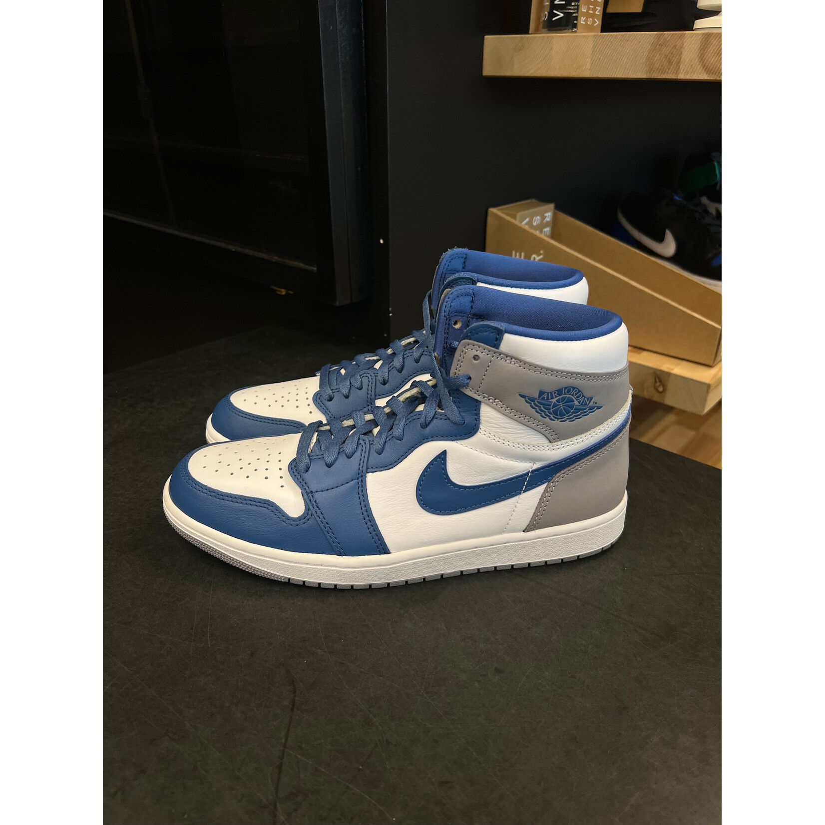 Jordan Jordan 1 Retro High OG True Blue Size 10.5, PREOWNED