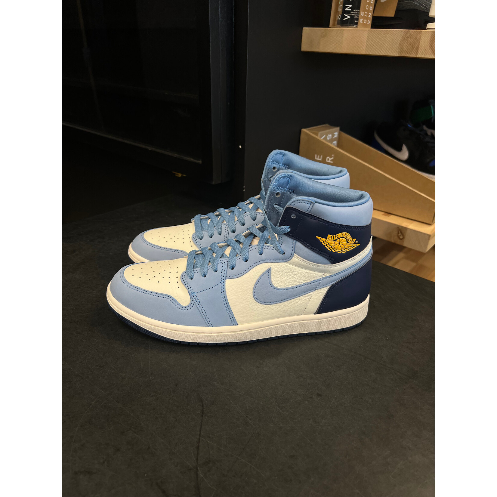 Jordan Jordan 1 High OG First in Flight (Women's) Size 11.5W, PREOWNED