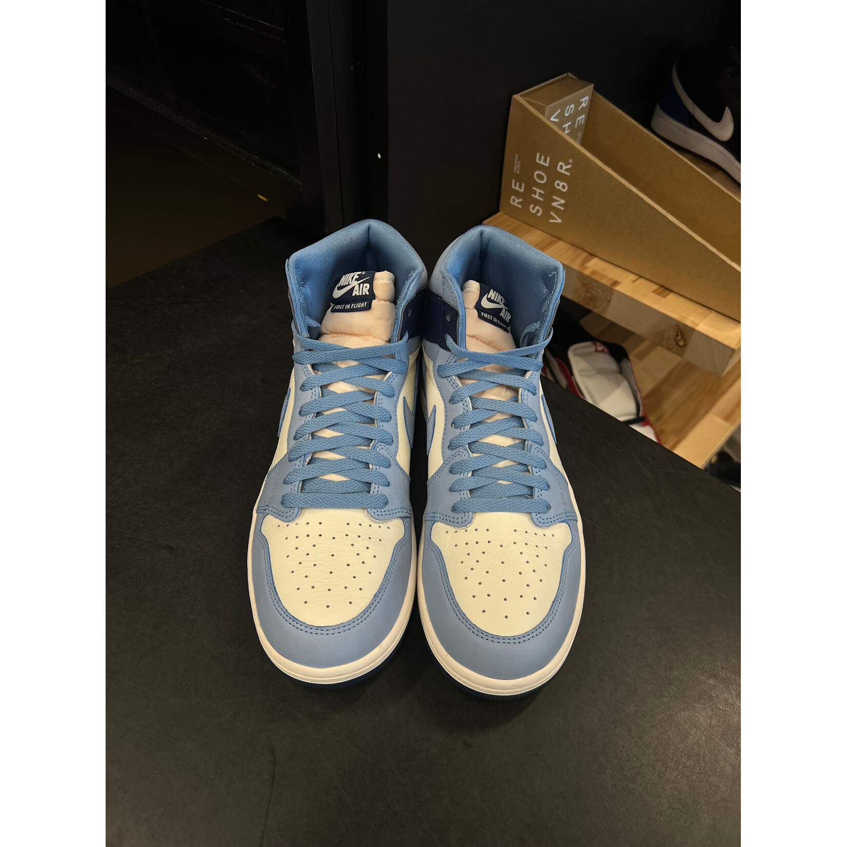 Jordan Jordan 1 High OG First in Flight (Women's) Size 11.5W, PREOWNED