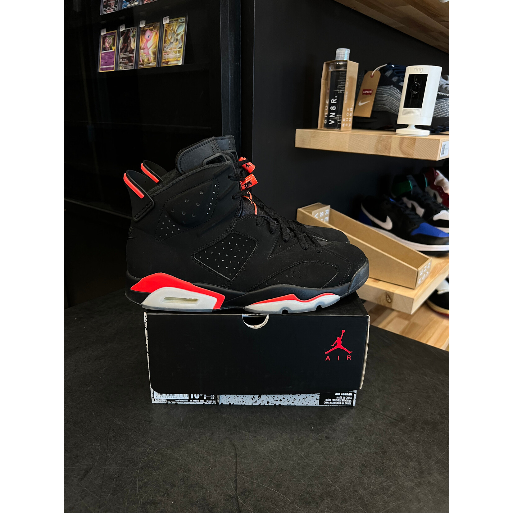 Jordan Jordan 6 Retro Black Infrared (2019) Size 10.5, PREOWNED