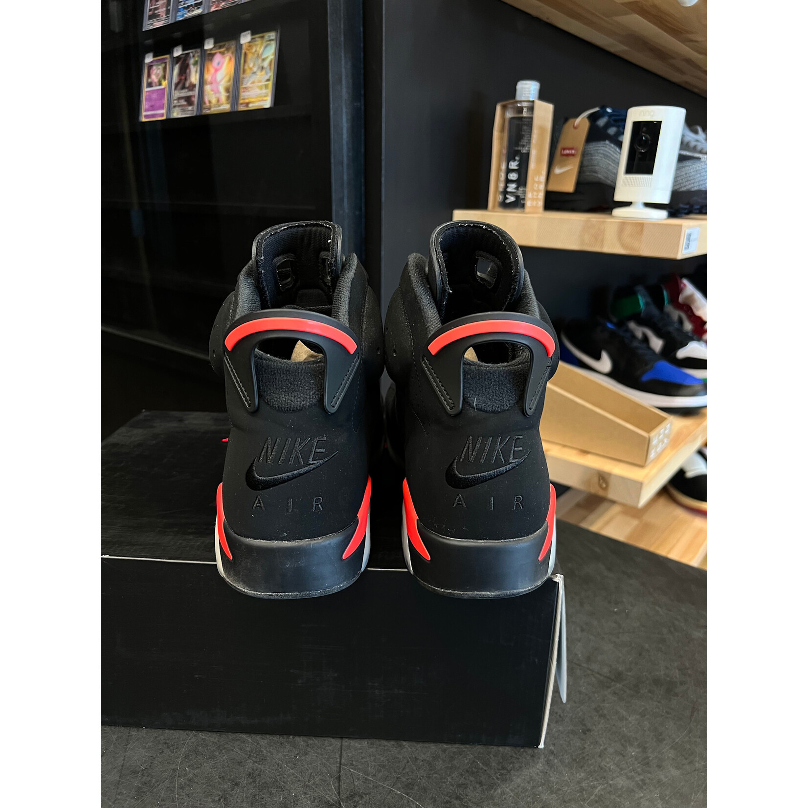 Jordan Jordan 6 Retro Black Infrared (2019) Size 10.5, PREOWNED