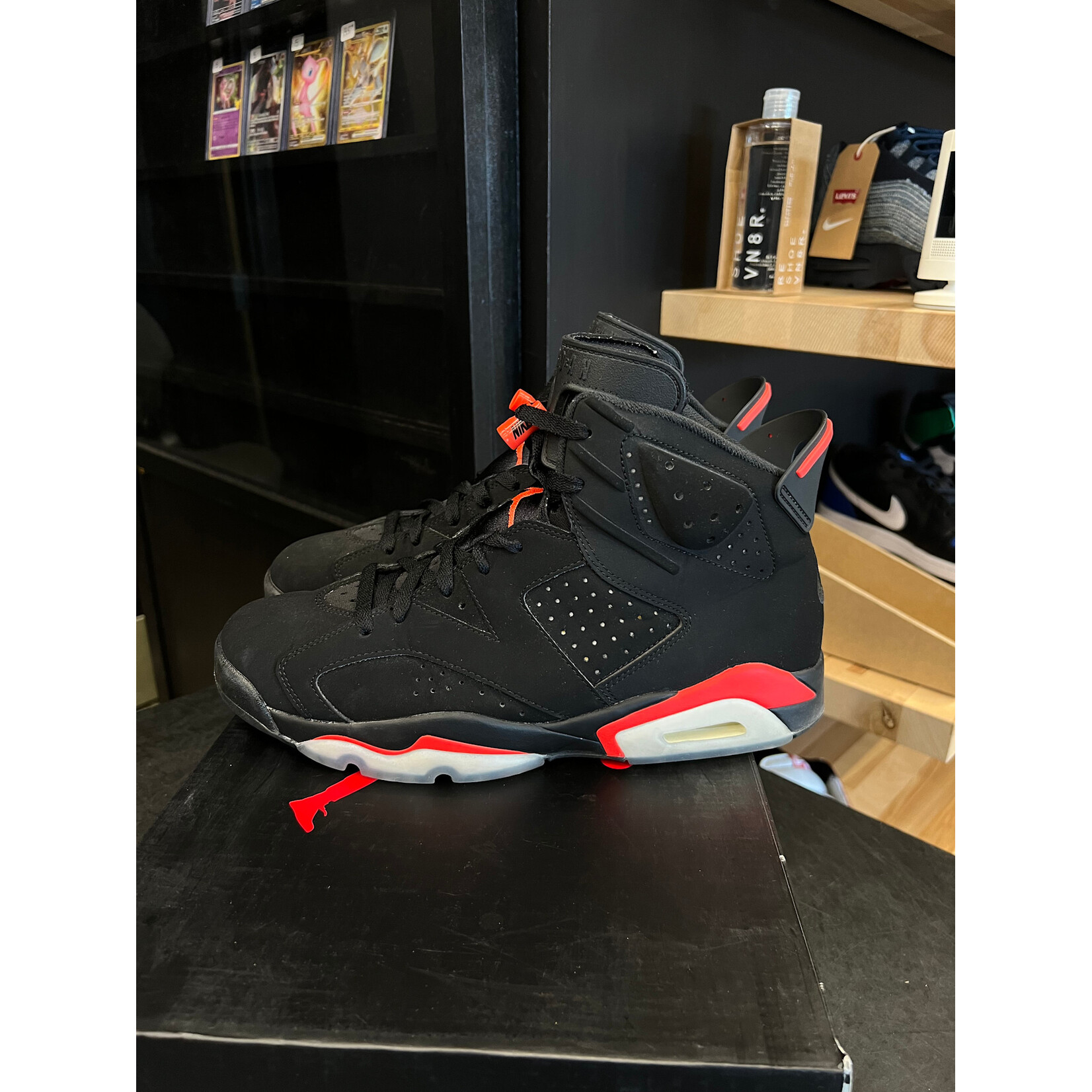 Jordan Jordan 6 Retro Black Infrared (2019) Size 10.5, PREOWNED