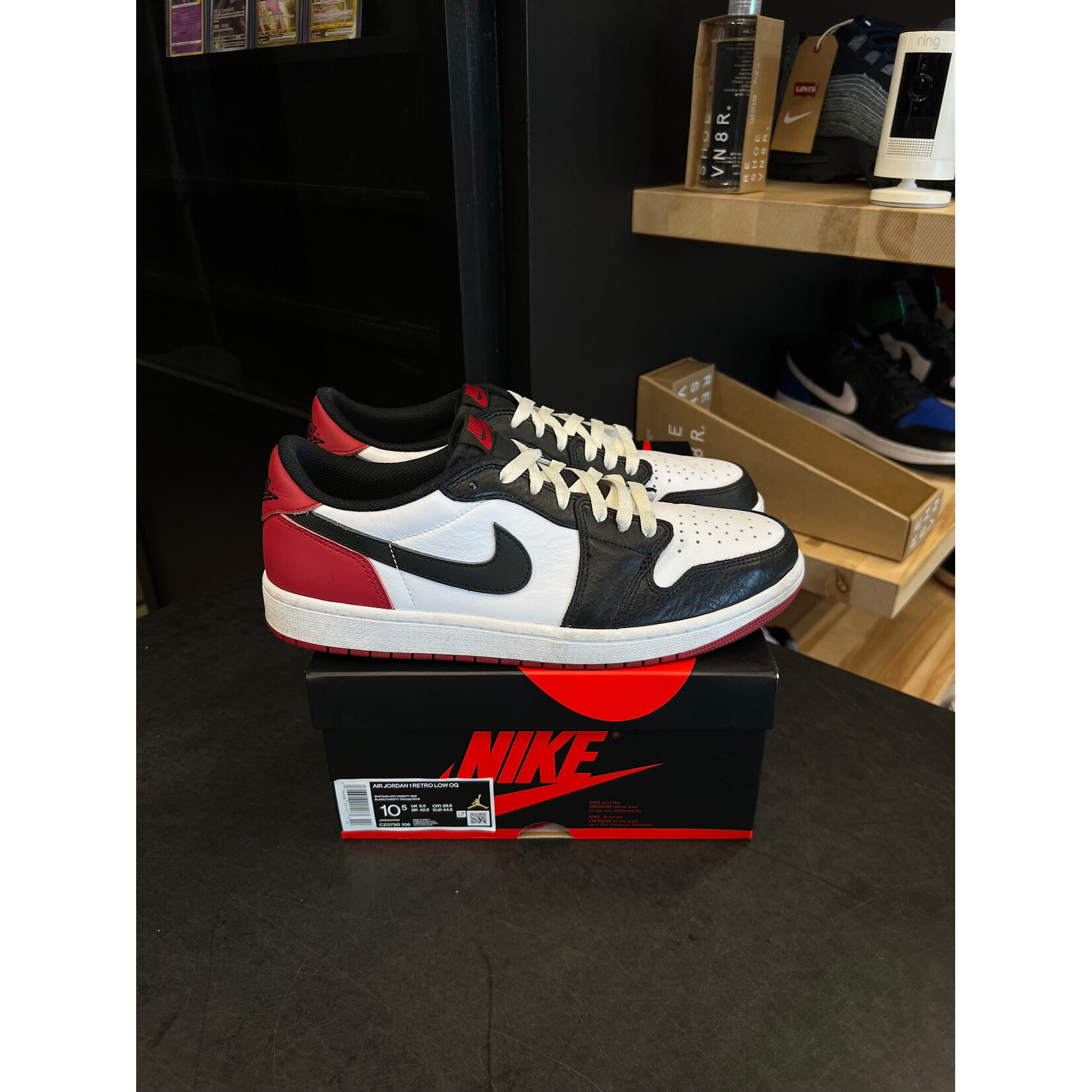 Jordan Jordan 1 Retro Low OG Black Toe (2023) Size 10.5, PREOWNED