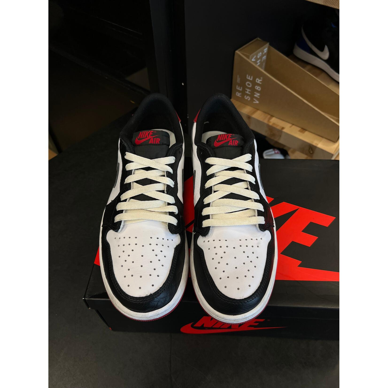 Jordan Jordan 1 Retro Low OG Black Toe (2023) Size 10.5, PREOWNED