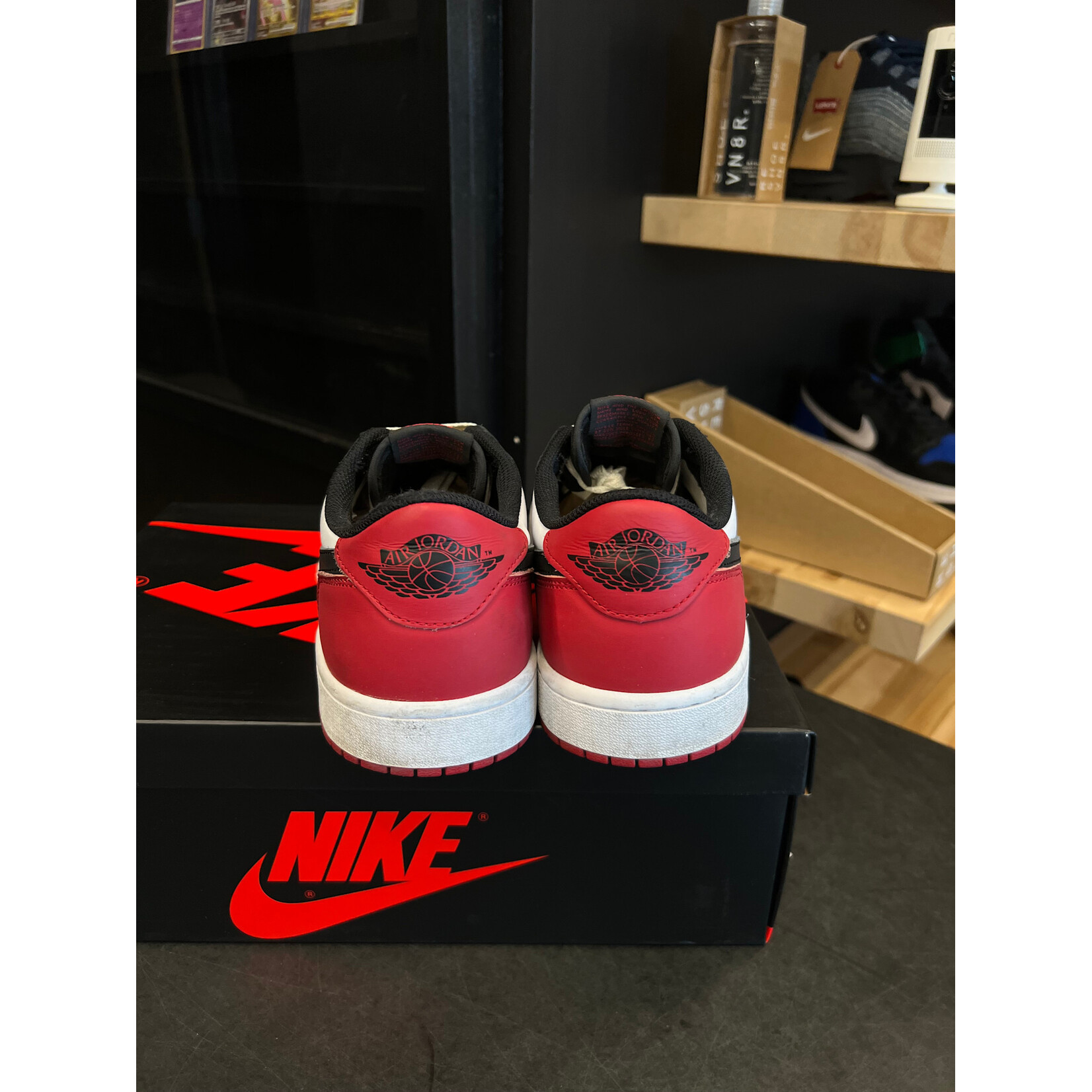 Jordan Jordan 1 Retro Low OG Black Toe (2023) Size 10.5, PREOWNED