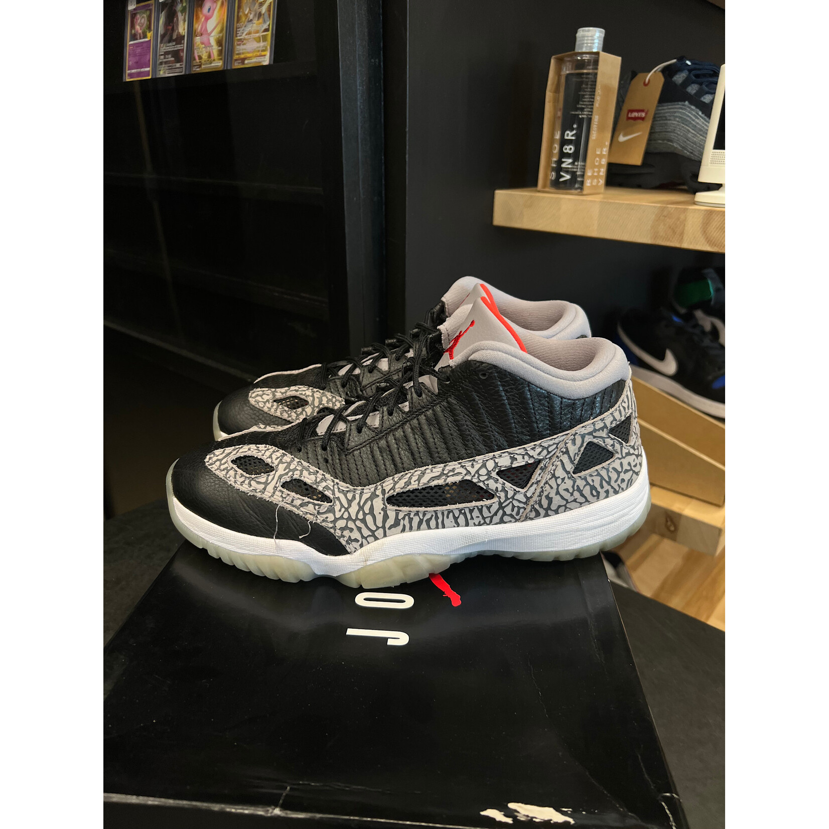 Jordan Jordan 11 Retro Low IE Black Cement Size 10.5, PREOWNED