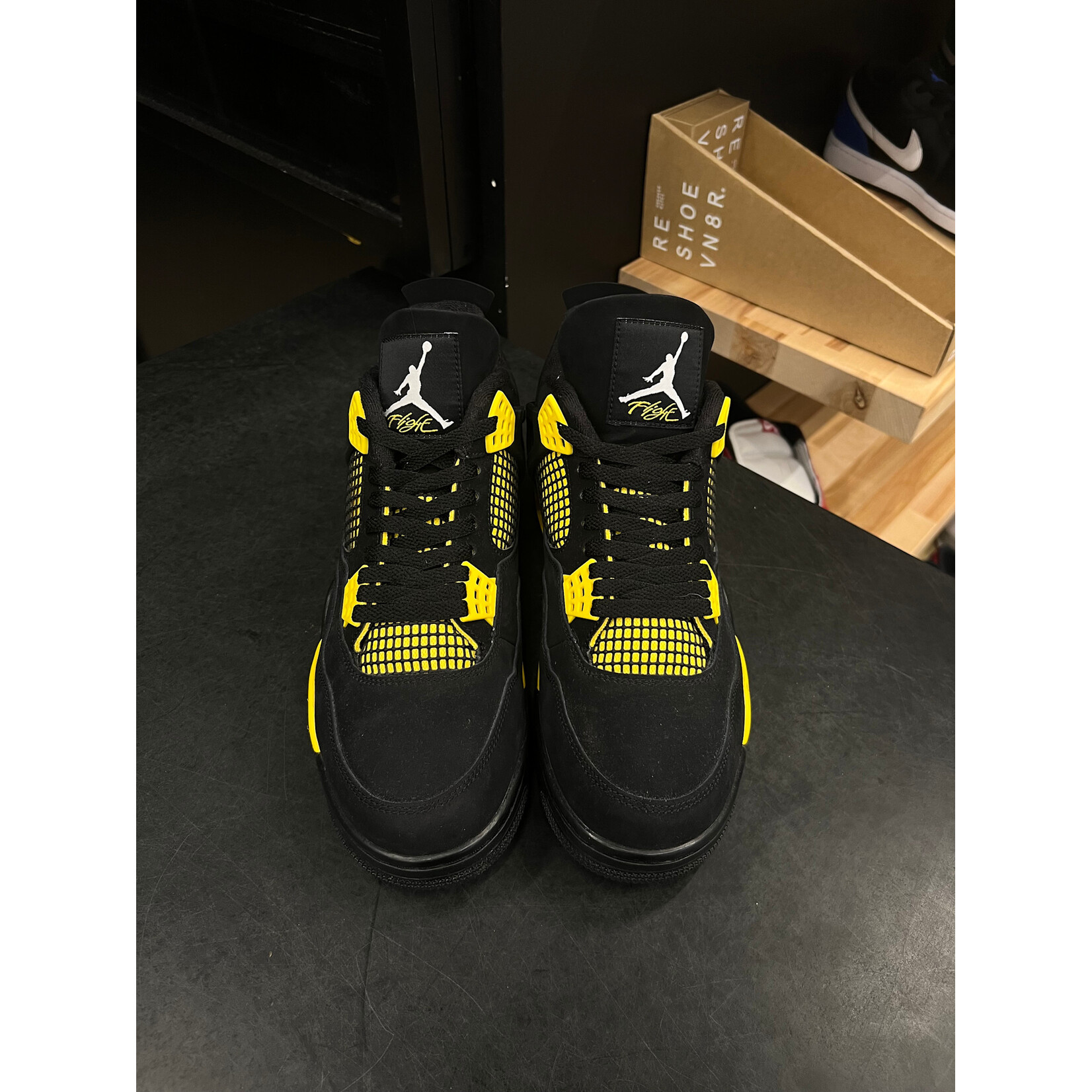 Jordan Jordan 4 Retro Thunder (2023) Size 11, PREOWNED