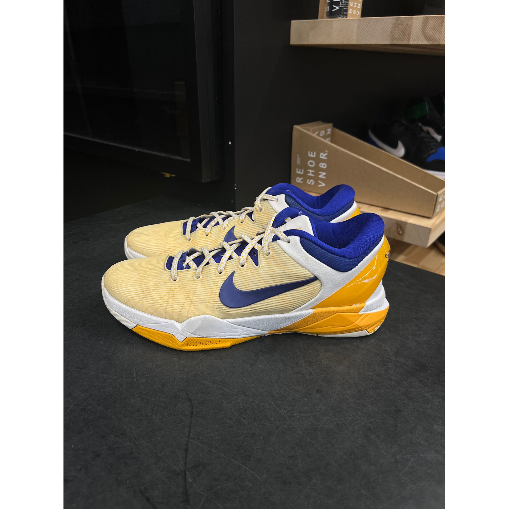 Nike Nike Kobe 7 Lakers Home Size 9.5, PREOWNED