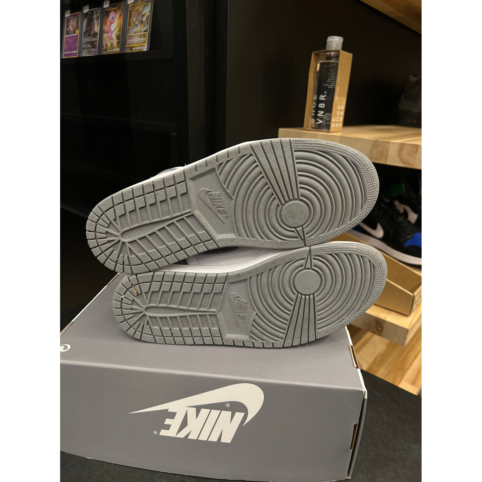 Jordan Jordan 1 Retro High OG Stealth Size 8.5, PREOWNED