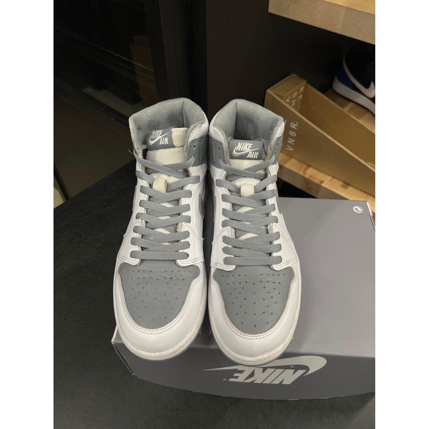 Jordan Jordan 1 Retro High OG Stealth Size 8.5, PREOWNED