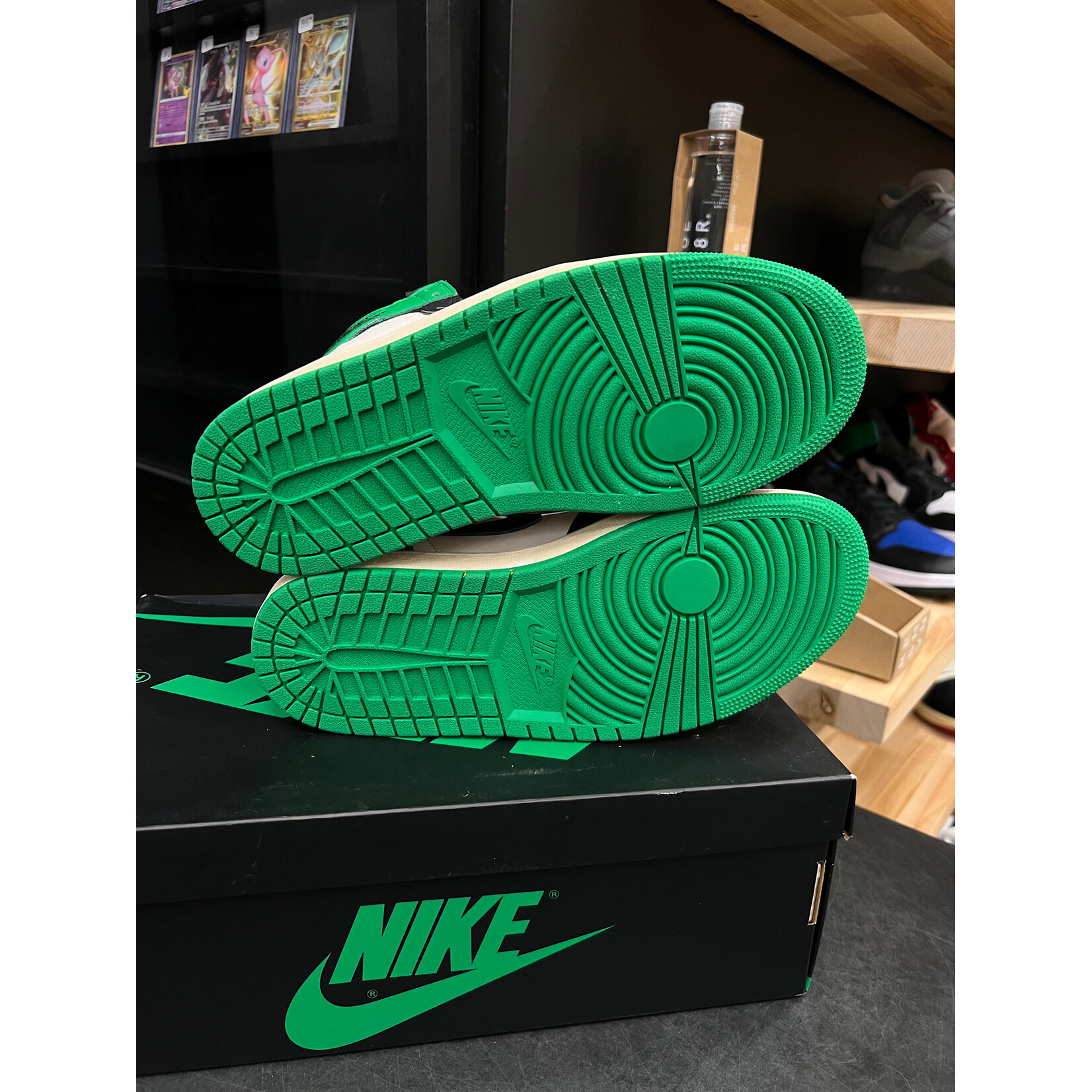 Jordan Jordan 1 Retro High OG Lucky Green Size 9, DS BRAND NEW CUSTOM AGED LOOKED