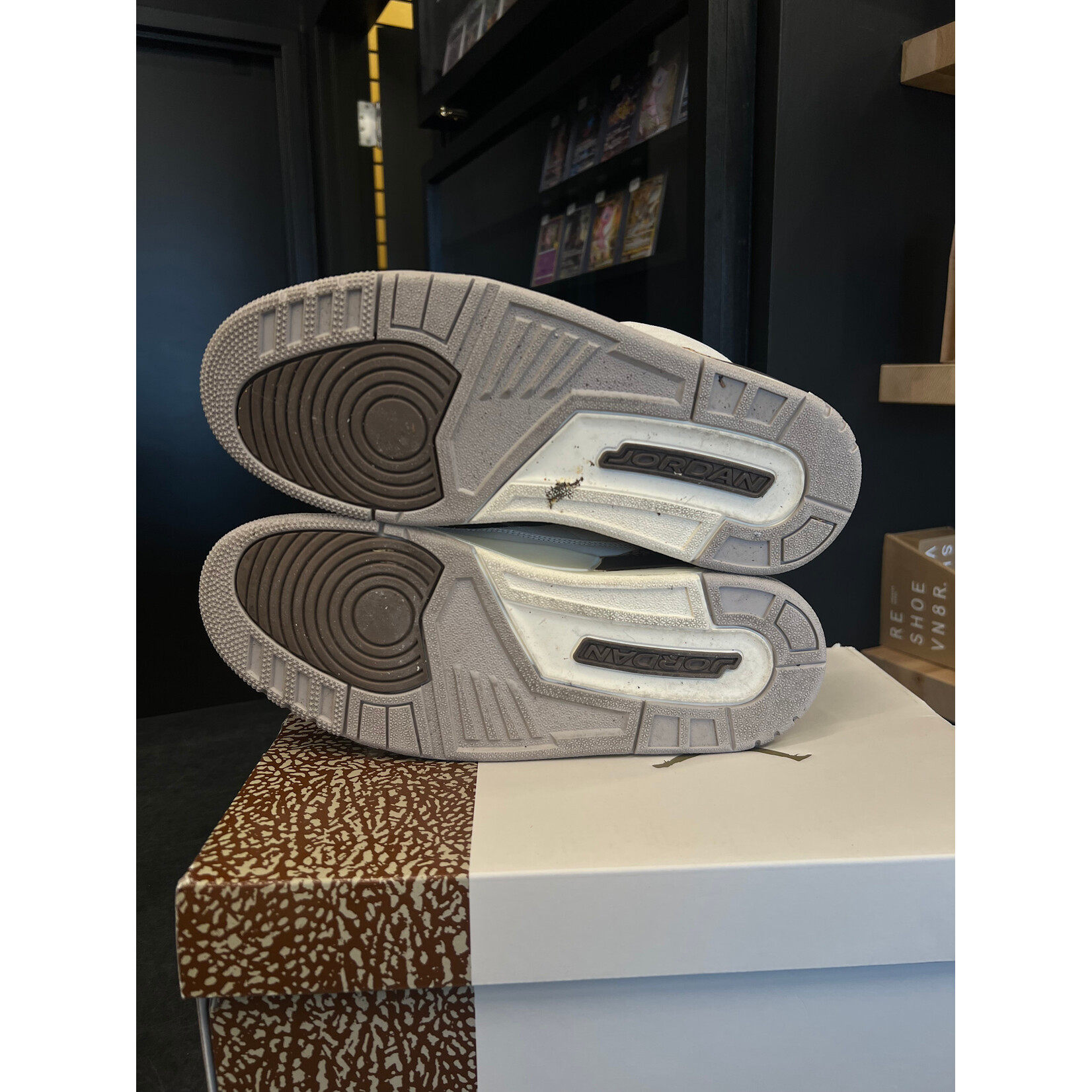 Jordan Jordan 3 Retro Palomino Size 10, PREOWNED