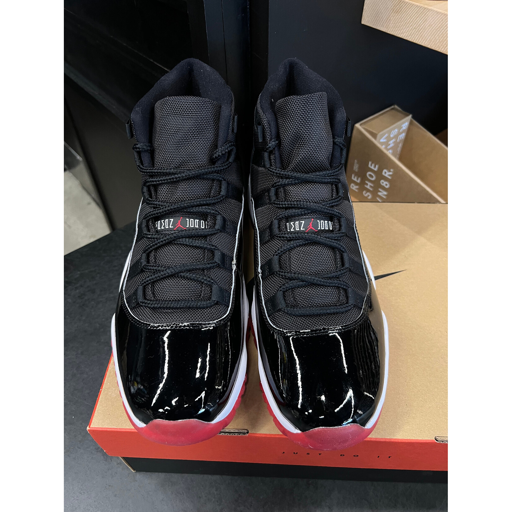 Jordan Jordan 11 Retro Playoffs Bred (2019) Size 12, PREOWNED