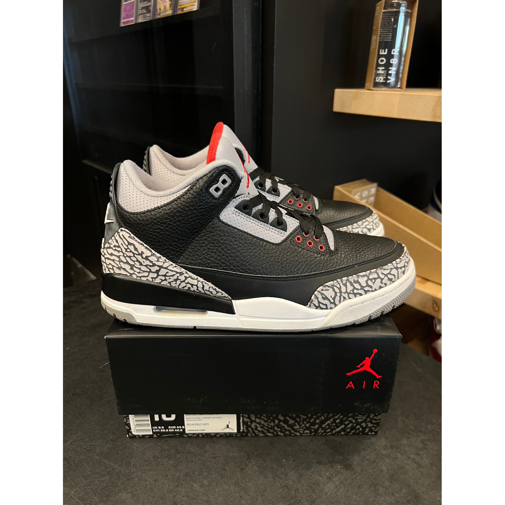 Jordan Jordan 3 Retro Black Cement (2018) Size 10.5, PREOWNED
