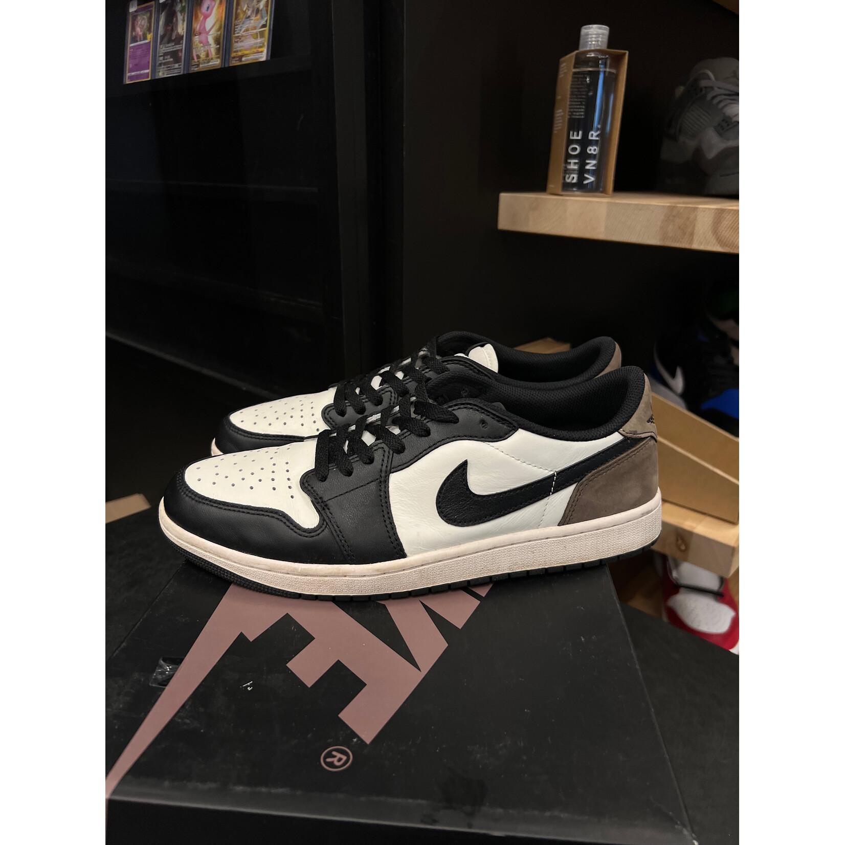 Jordan Jordan 1 Retro Low OG Mocha Size 10.5, PREOWNED