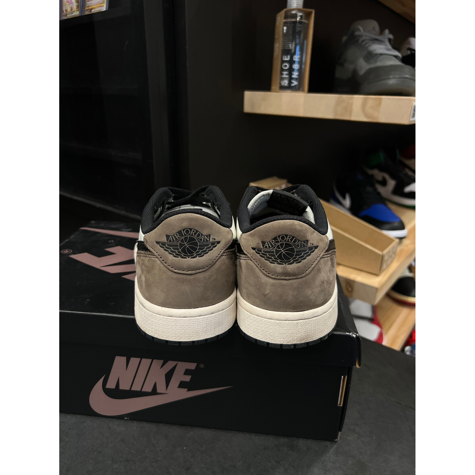 Jordan Jordan 1 Retro Low OG Mocha Size 10.5, PREOWNED