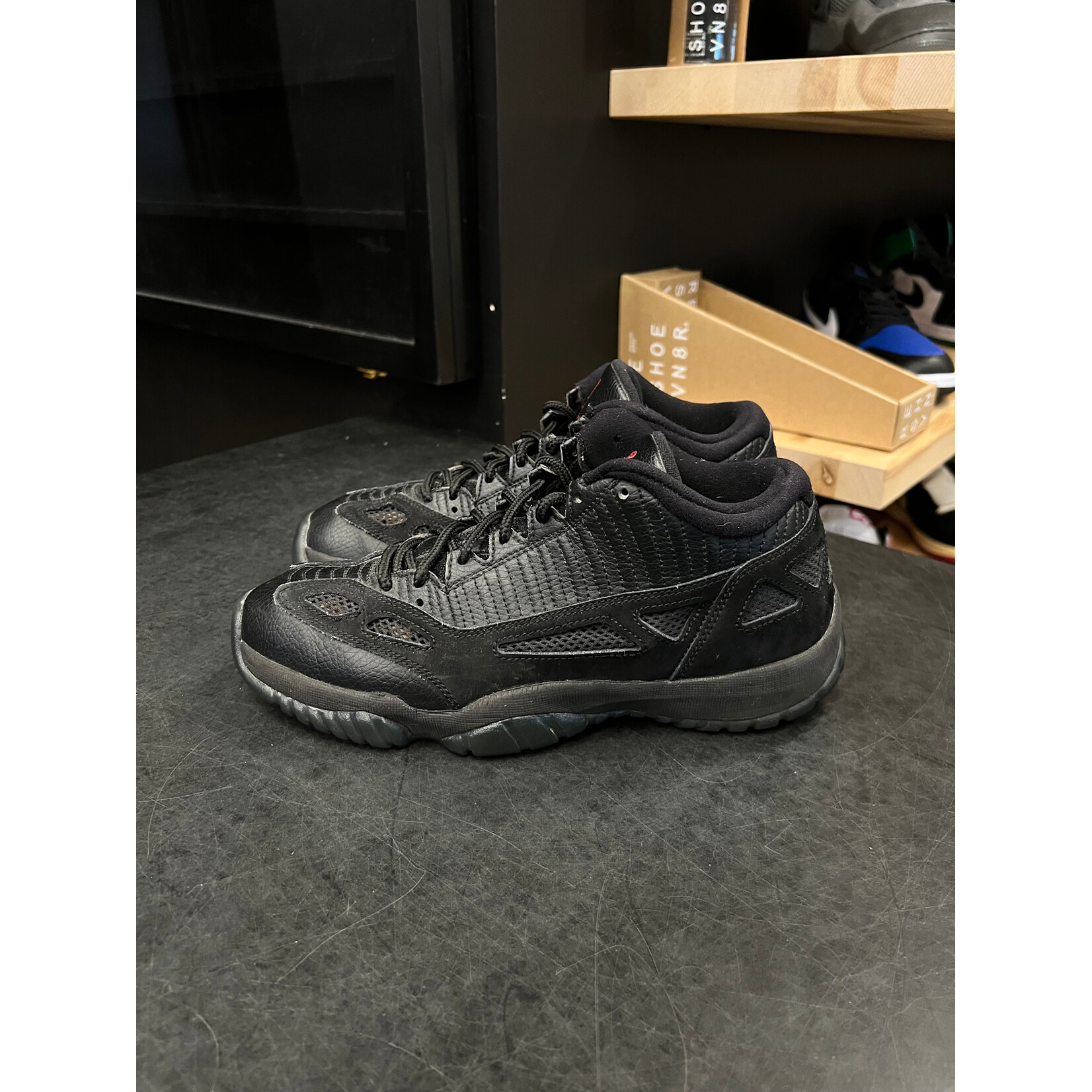 Jordan Jordan 11 Retro Low IE Referee (2015) Size 8.5, PREOWNED