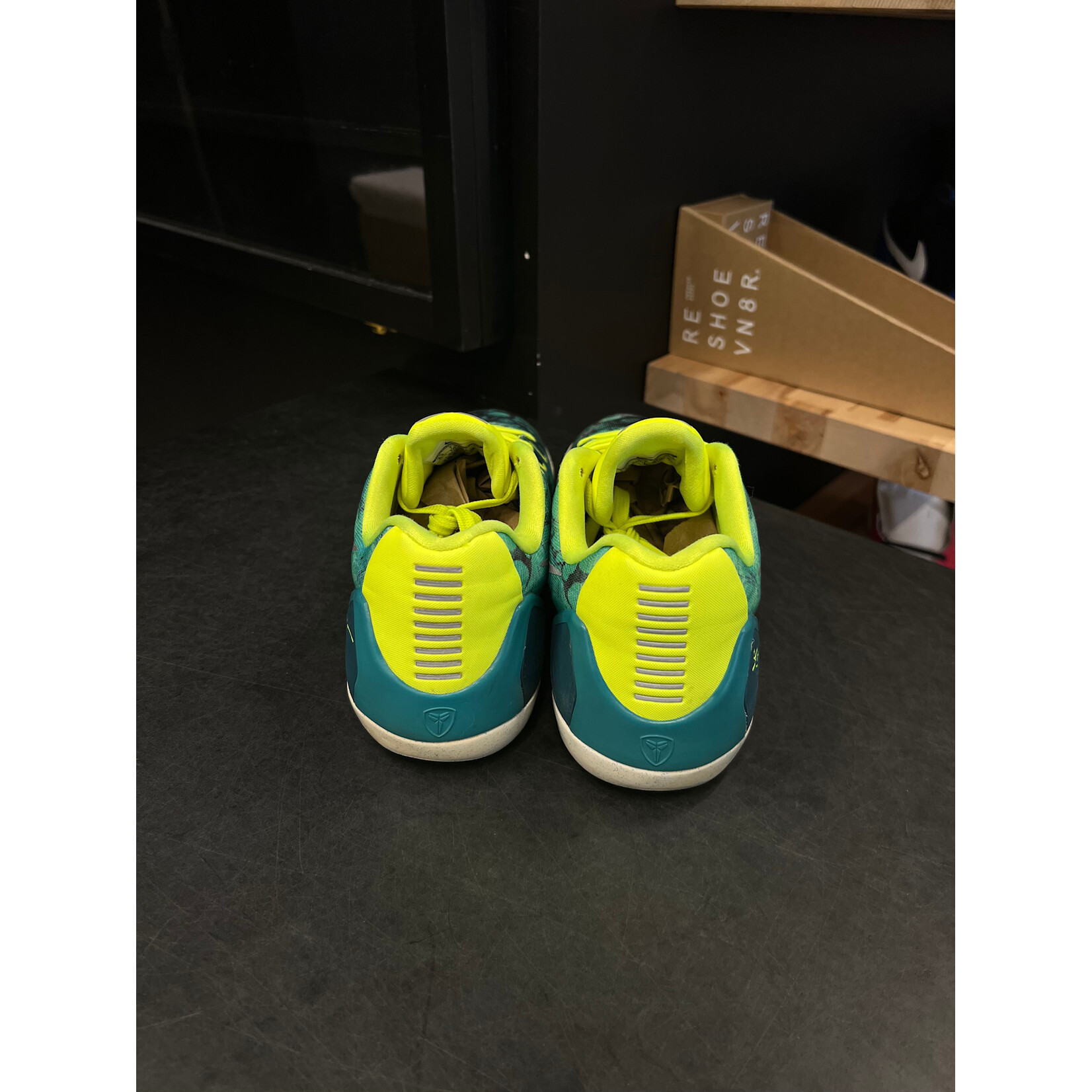 Nike Nike Kobe 9 EM Low Easter Size 8.5, PREOWNED