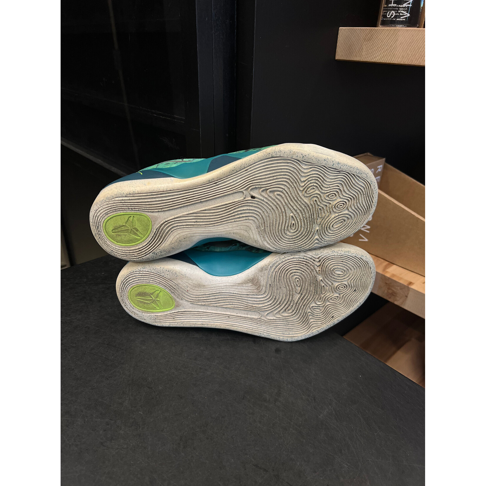 Nike Nike Kobe 9 EM Low Easter Size 8.5, PREOWNED