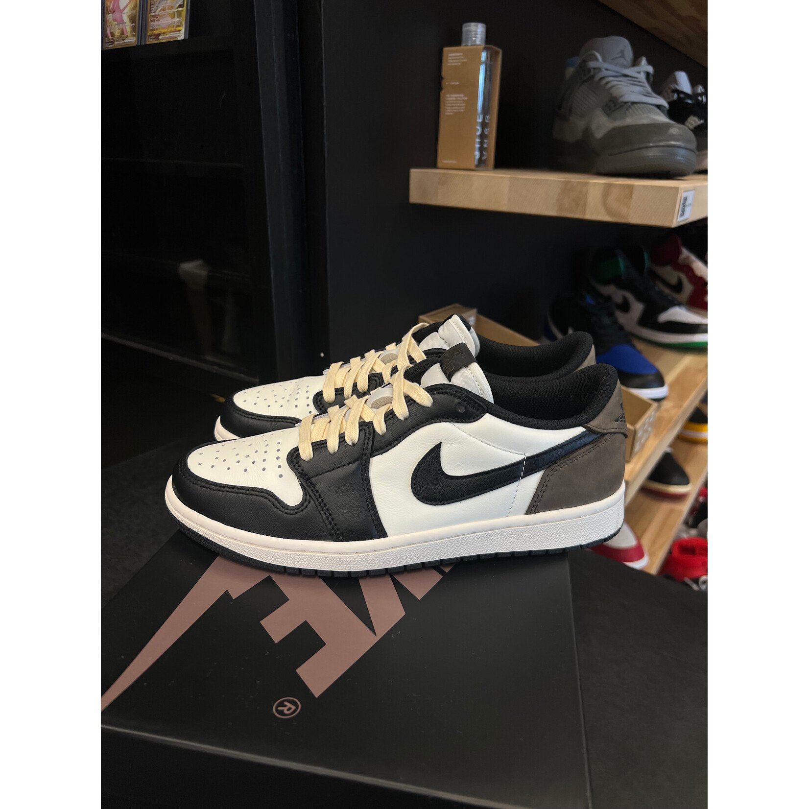 Jordan Jordan 1 Retro Low OG Mocha Size 8, PREOWNED