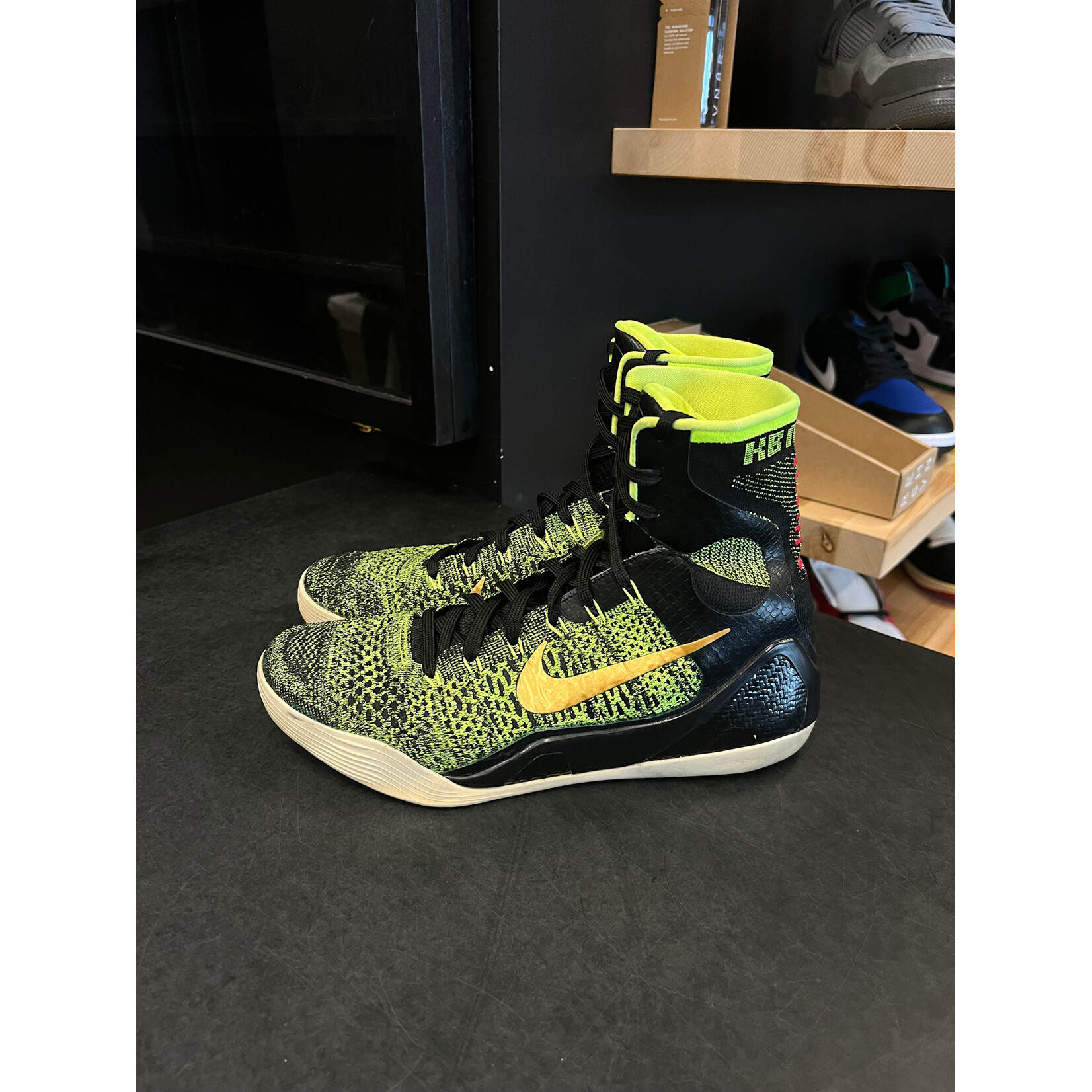 Nike Nike Kobe 9 Elite Victory Restored Size 10, PREOWNED