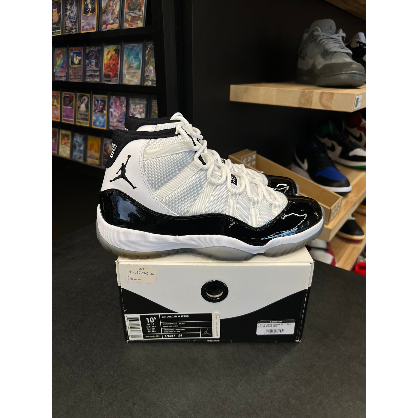 Jordan Jordan 11 Retro Concord (2011) Size 10.5, DS BRAND NEW
