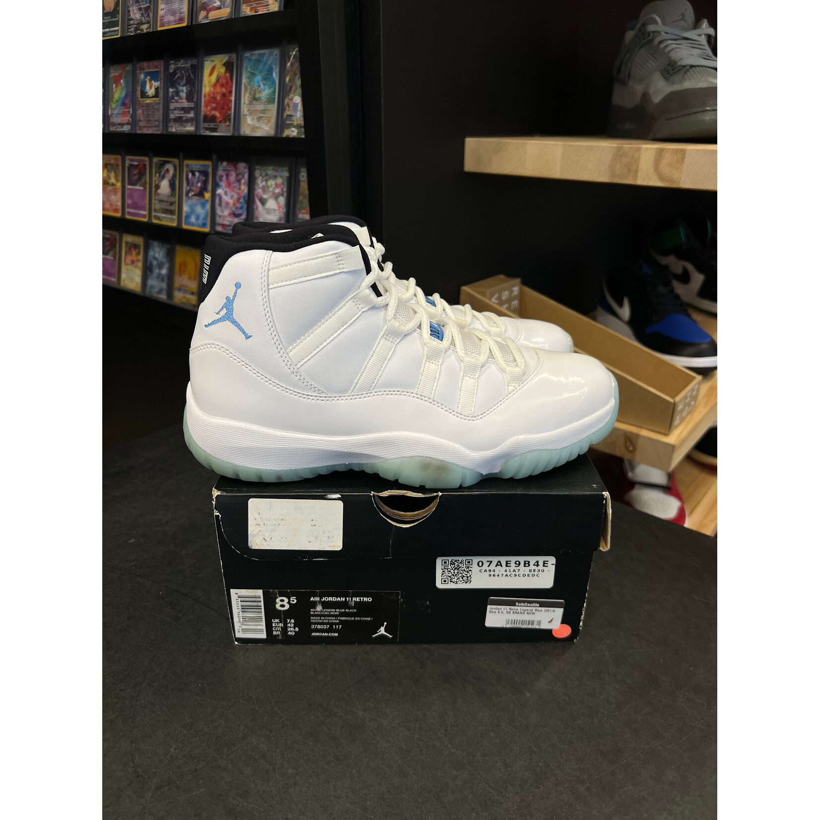Jordan Jordan 11 Retro Legend Blue (2014) Size 11.5, DS  BRAND NEW YELLOWING