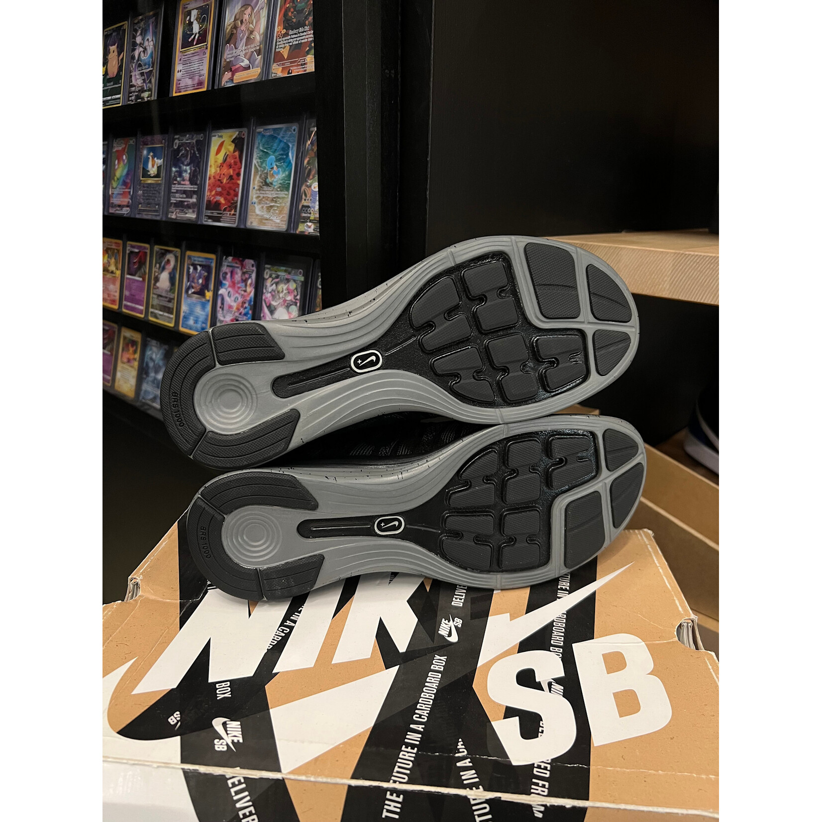 Nike Nike Flyknit Lunar1+ Supreme Black Size 9.5, DS BRAND NEW DAMAGED BOX