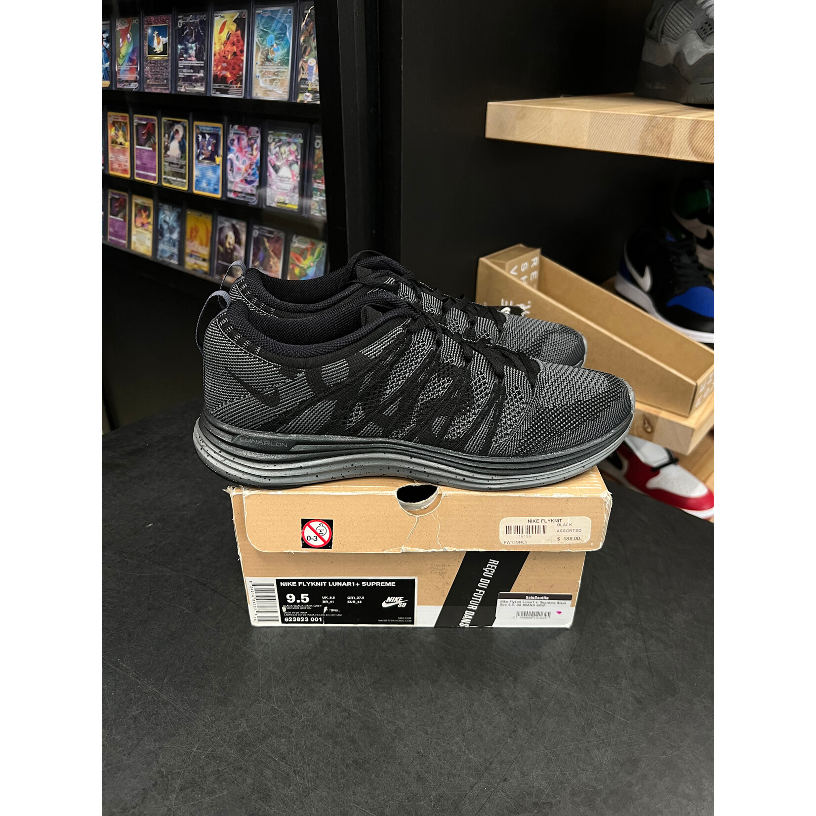 Nike Nike Flyknit Lunar1+ Supreme Black Size 9.5, DS BRAND NEW DAMAGED BOX