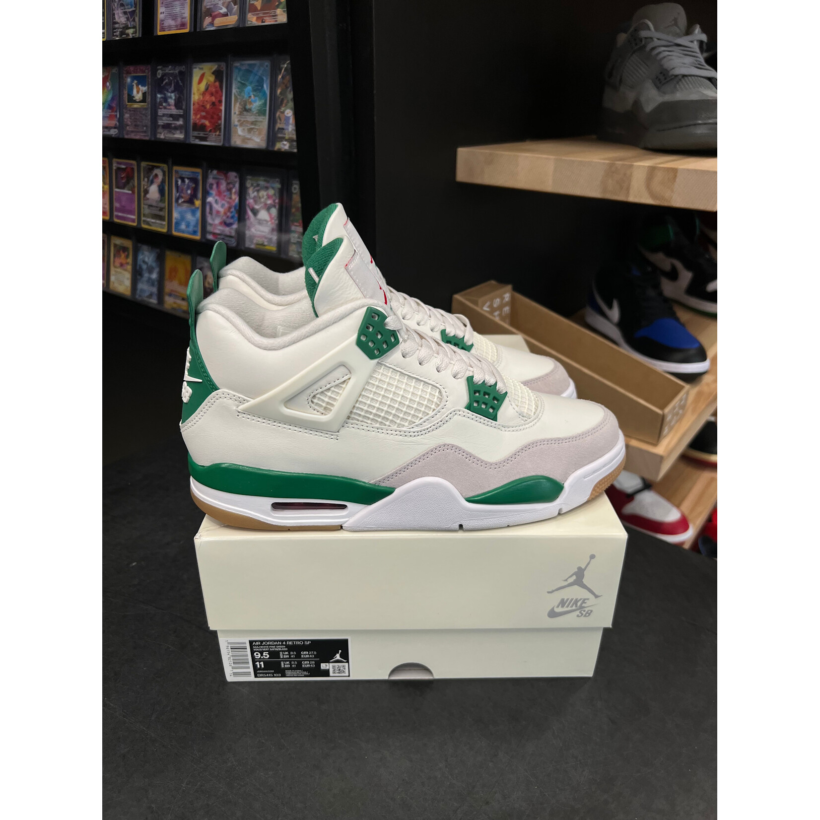 Jordan Jordan 4 Retro SB Pine Green Size 9.5, PREOWNED