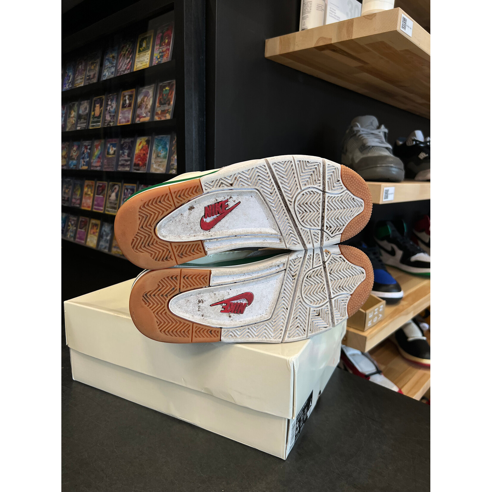 Jordan Jordan 4 Retro SB Pine Green Size 10, PREOWNED