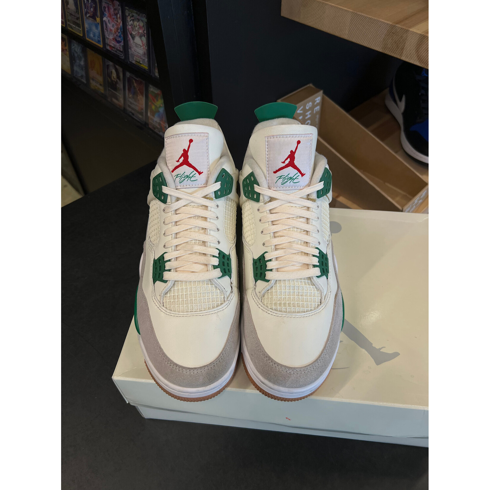 Jordan Jordan 4 Retro SB Pine Green Size 10, PREOWNED