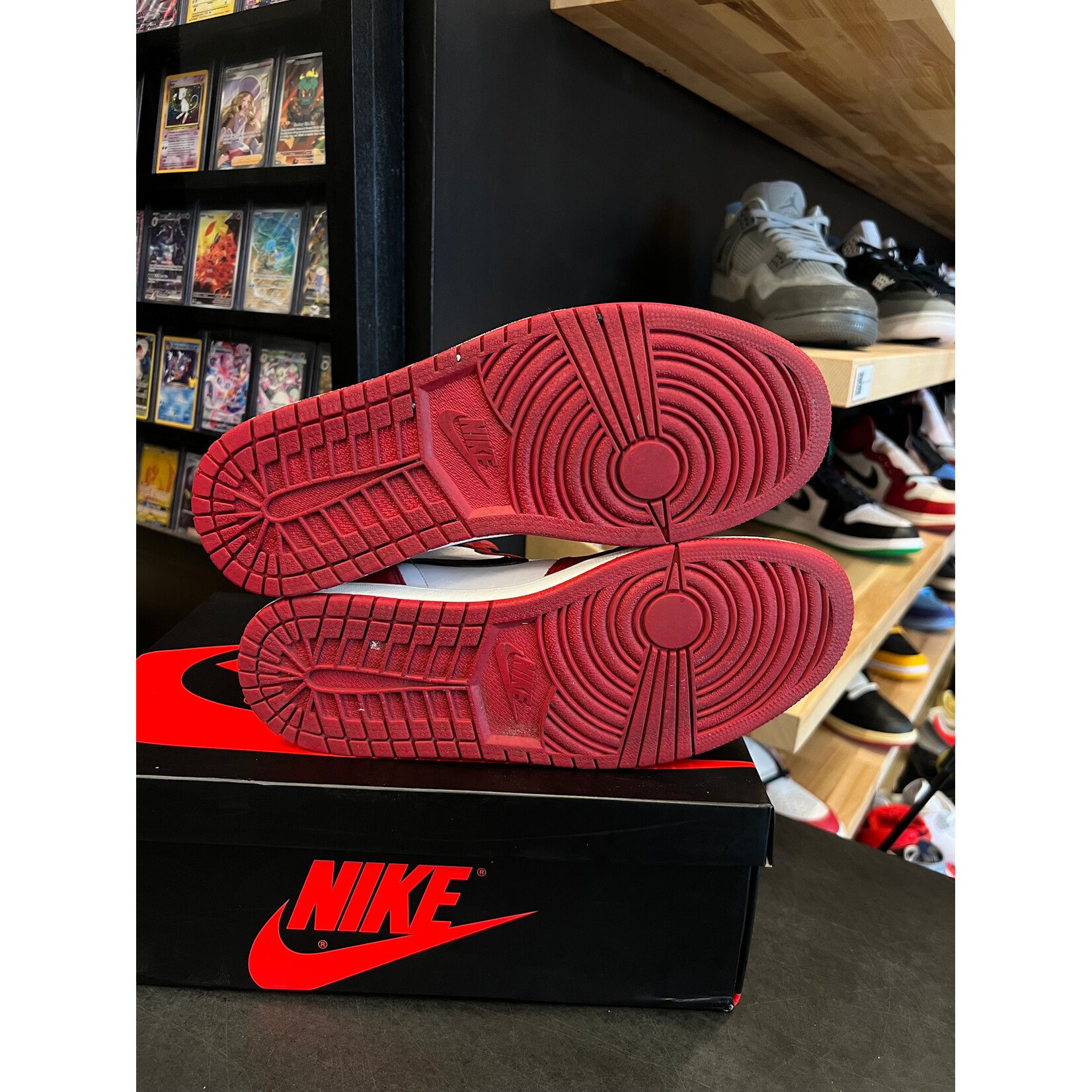 Jordan Jordan 1 Retro Chicago (2015) Size 10.5, PREOWNED OG NONE