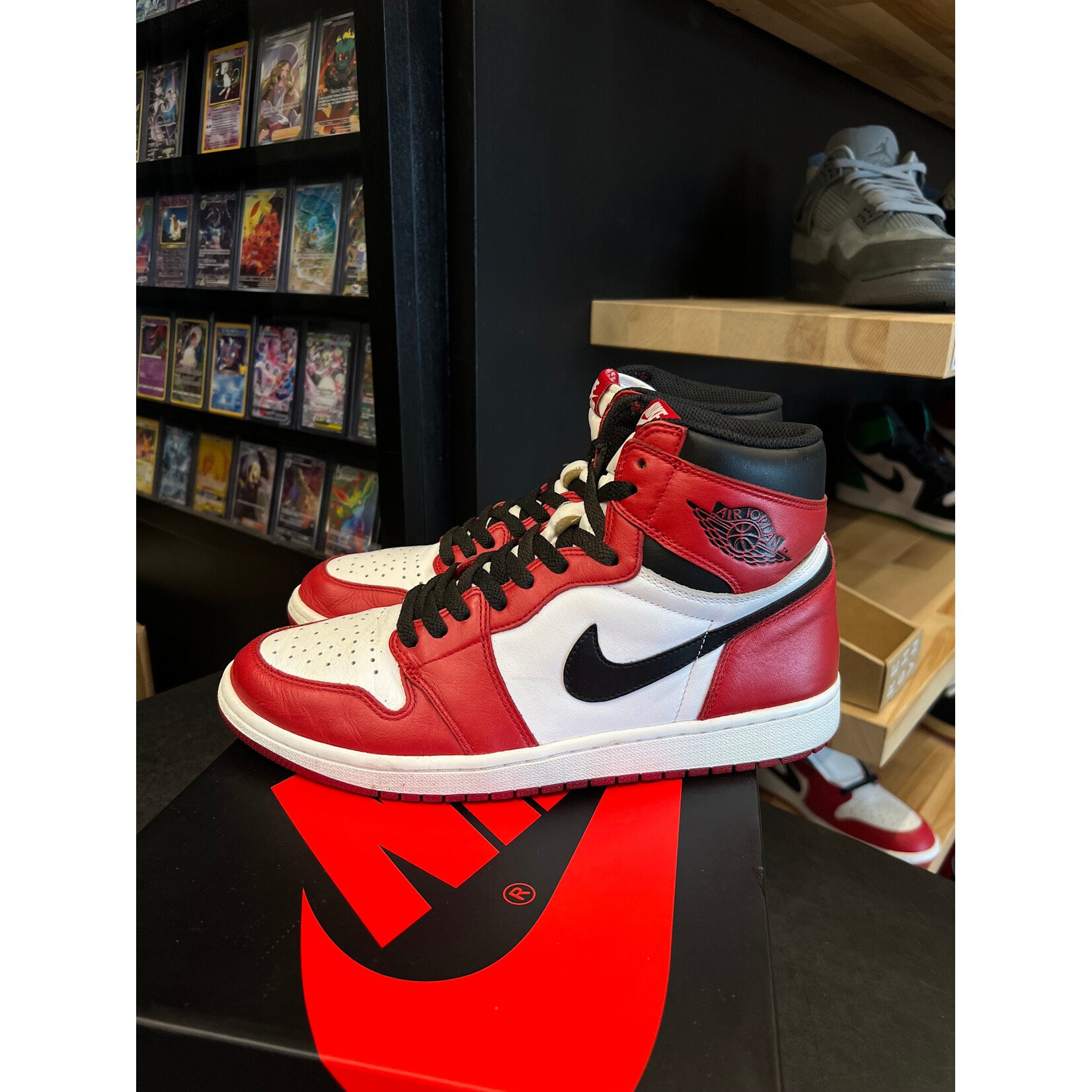 Jordan Jordan 1 Retro Chicago (2015) Size 10.5, PREOWNED OG NONE