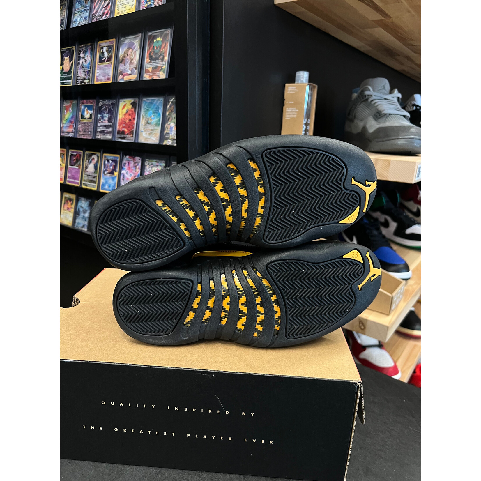 Jordan Jordan 12 Retro Black Taxi Size 8, PREOWNED