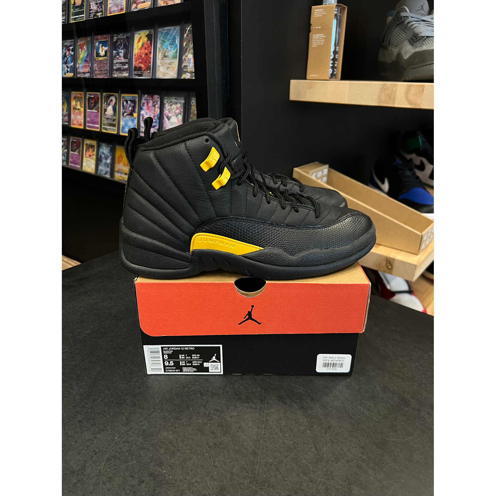 Jordan Jordan 12 Retro Black Taxi Size 8, PREOWNED