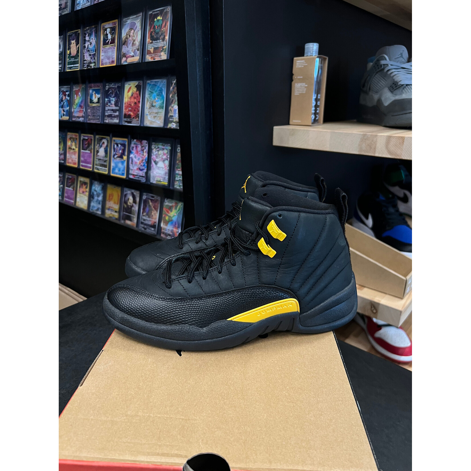 Jordan Jordan 12 Retro Black Taxi Size 8, PREOWNED