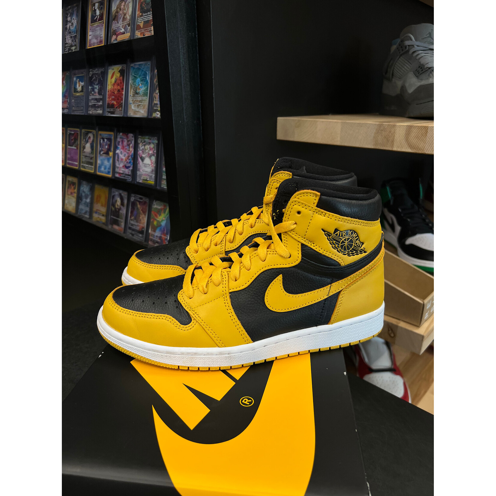 Jordan Jordan 1 Retro High Pollen Size 9, PREOWNED