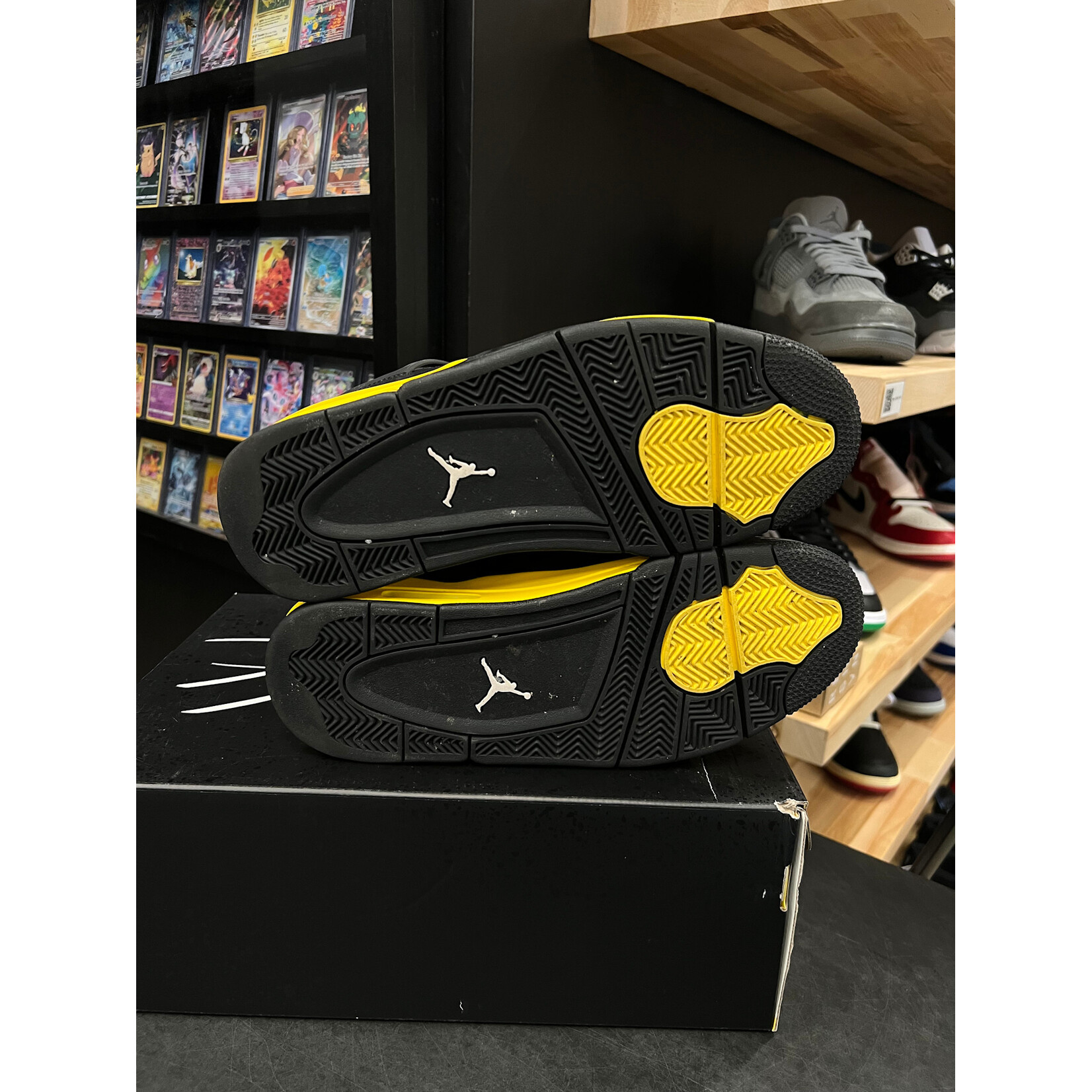 Jordan Jordan 4 Retro Thunder (2023) Size 10.5, PREOWNED