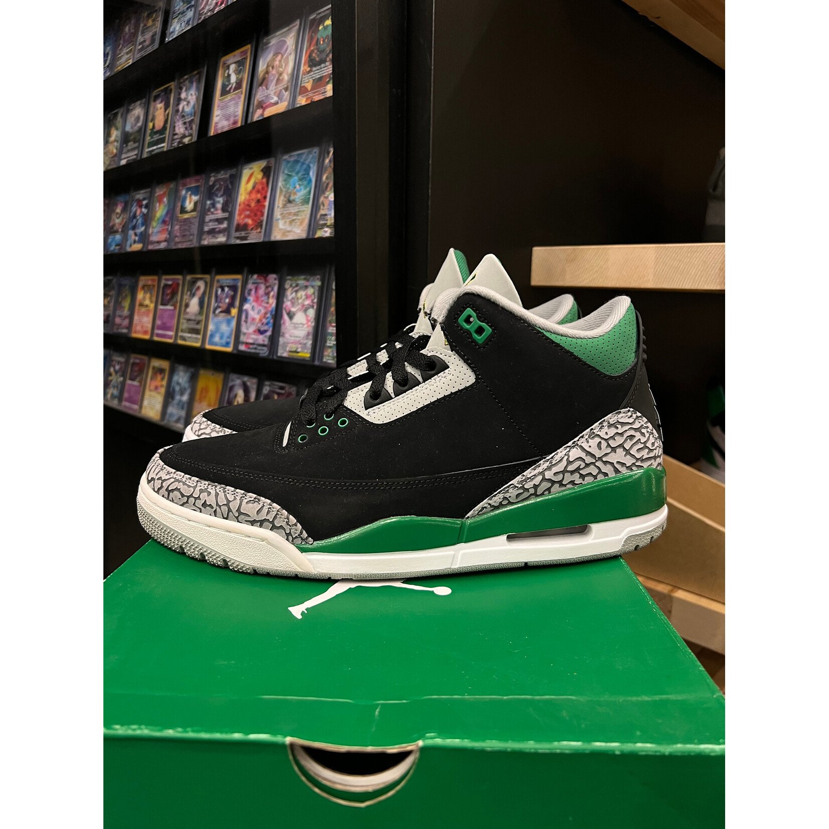 Jordan Jordan 3 Retro Pine Green Size 10.5, PREOWNED