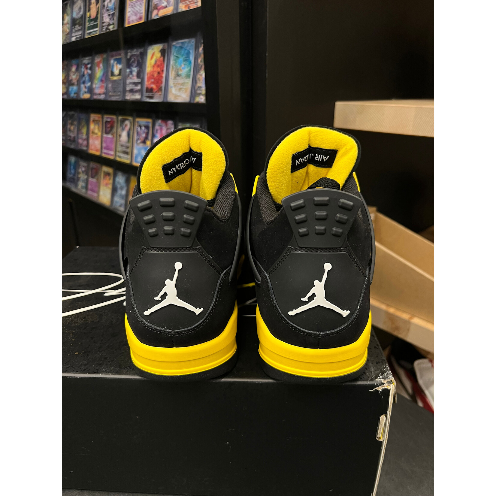 Jordan Jordan 4 Retro Thunder (2023) Size 9.5, PREOWNED