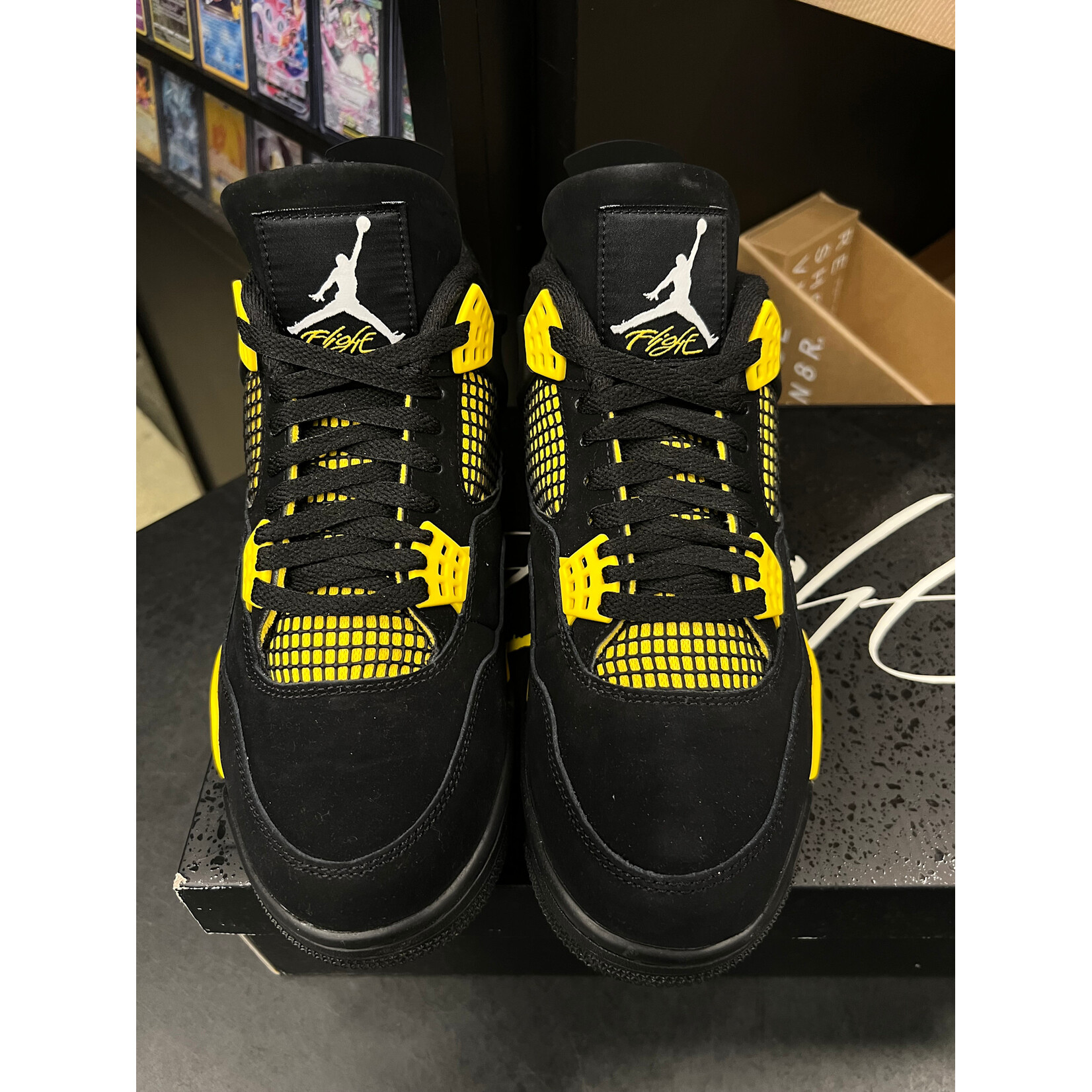 Jordan Jordan 4 Retro Thunder (2023) Size 9.5, PREOWNED